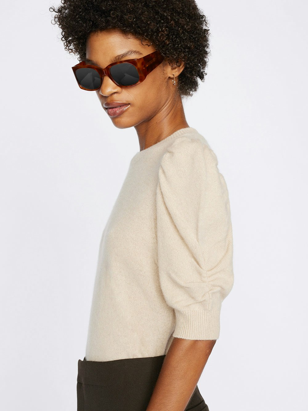 sweater side view alt:fit1
